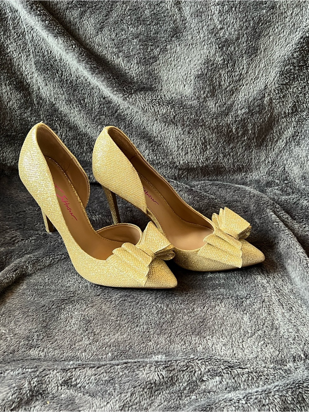 Betsey Johnson Gold Glitter Bow Stiletto Heels Pointed Toe Pumps Size (7)